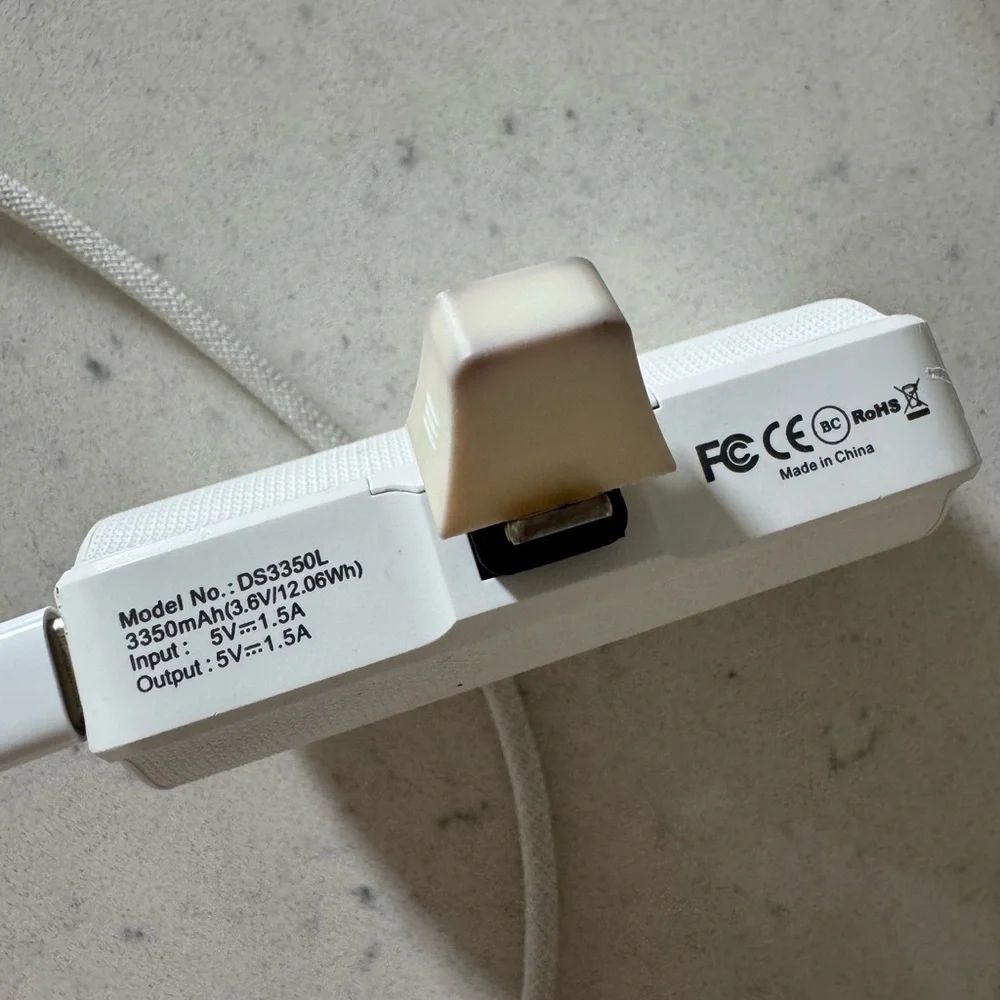 iWALK portable white colored 3350 mAh power bank iPhone battery charger USB-C